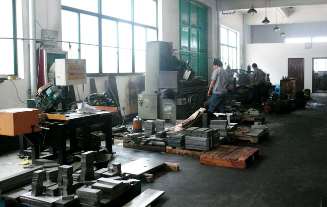 TPS泰譜圣彎字機精密零件加工區.jpg